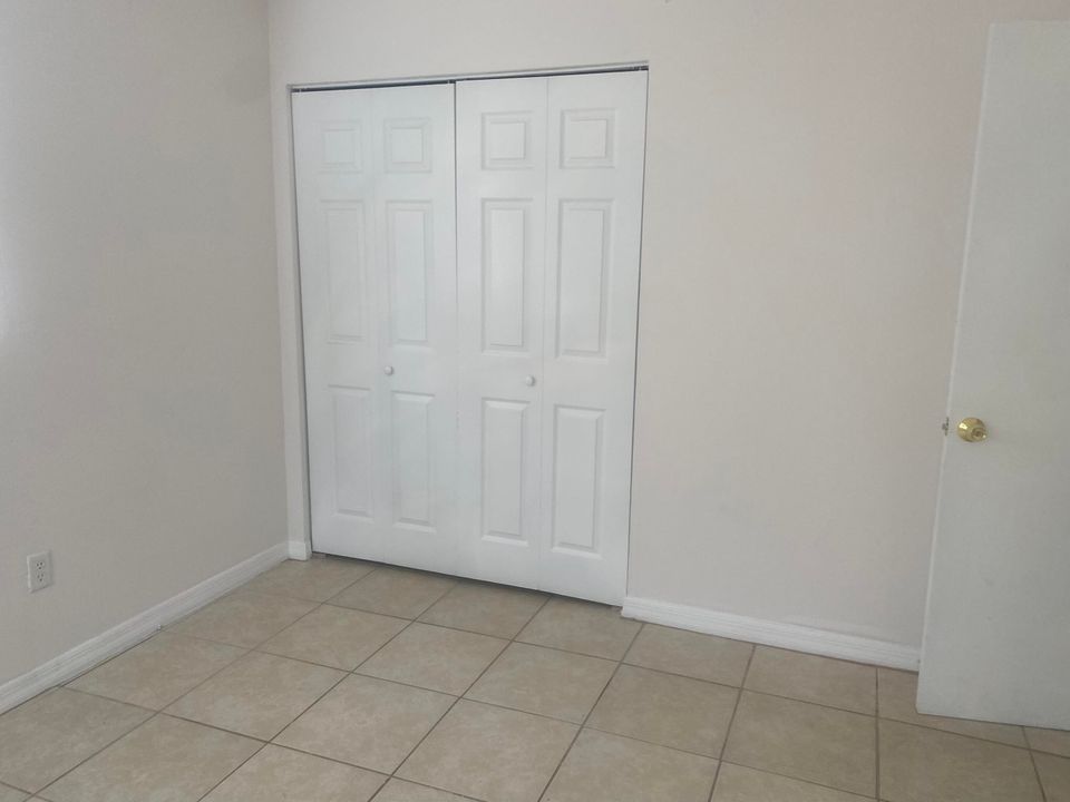 Recently Rented: $1,350 (2 beds, 1 baths, 990 Square Feet)