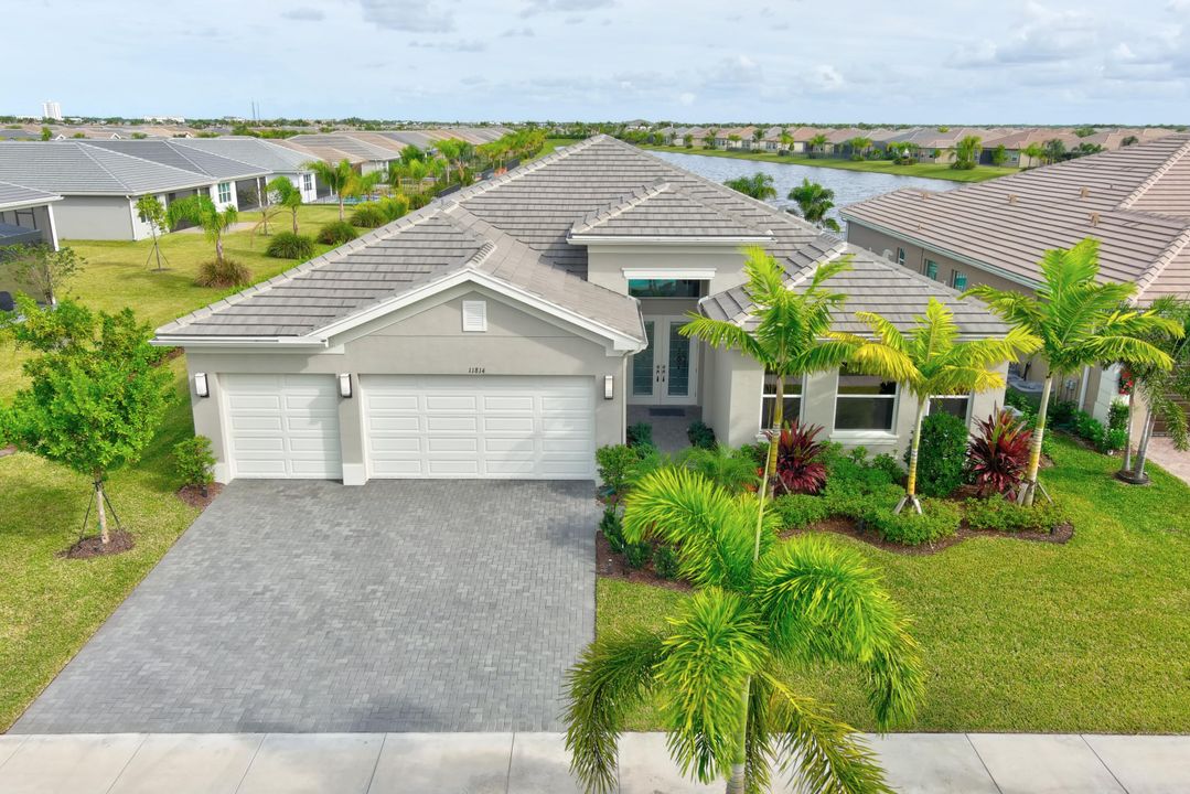 Recently Sold: $894,000 (3 beds, 4 baths, 3312 Square Feet)