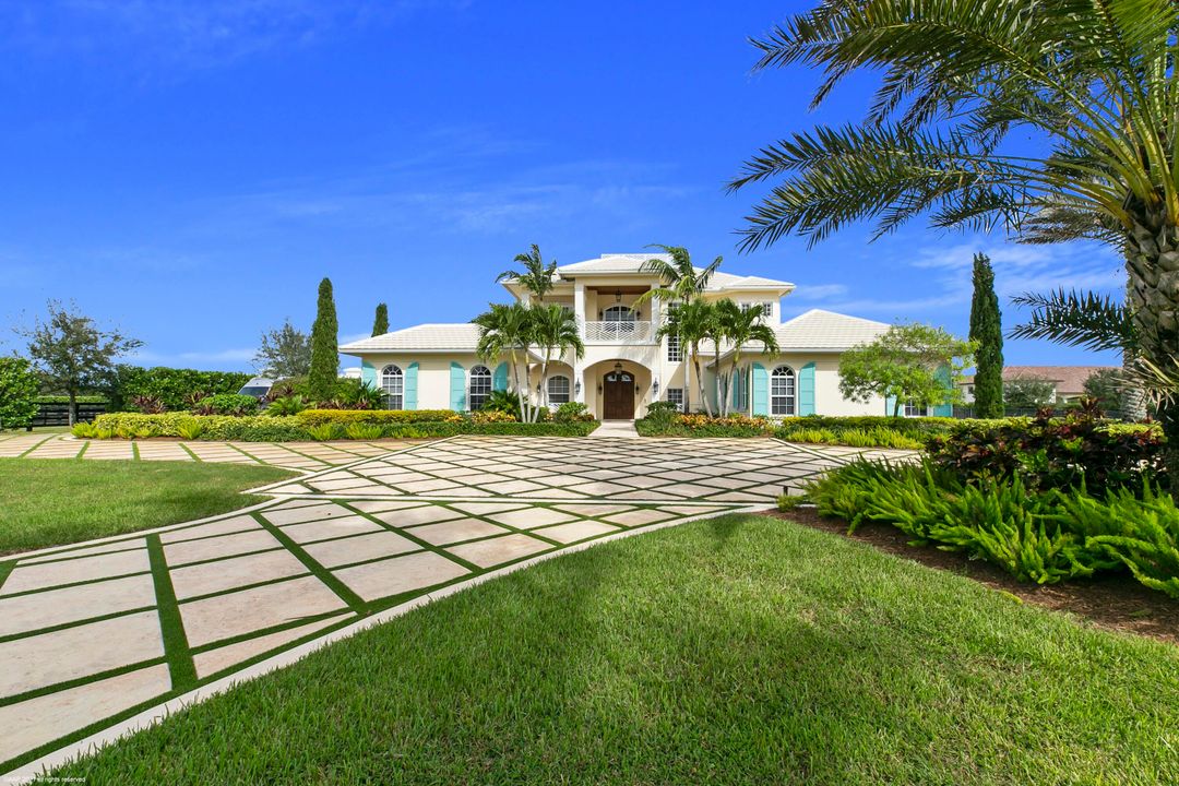 Recently Sold: $10,250,000 (6 beds, 6 baths, 8866 Square Feet)