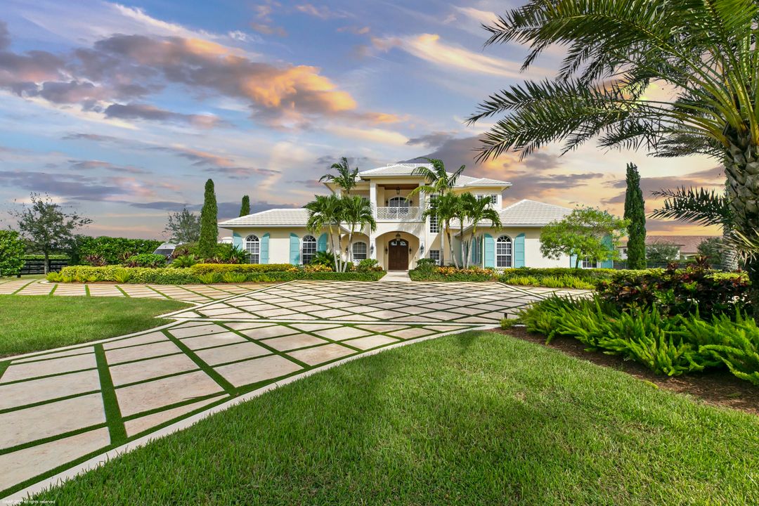 Recently Sold: $10,250,000 (6 beds, 6 baths, 8866 Square Feet)