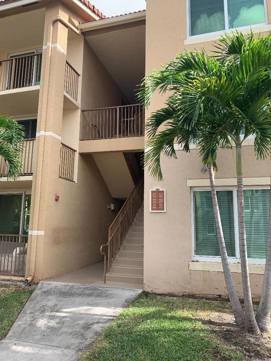 Recently Rented: $2,150 (2 beds, 2 baths, 1008 Square Feet)