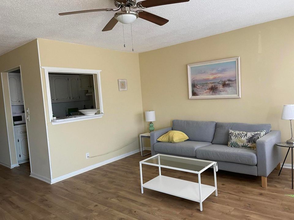 Recientemente alquilado: $1,100 (1 camas, 1 baños, 570 Pies cuadrados)