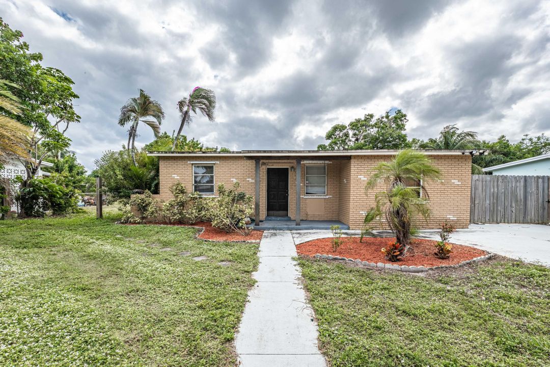 Recently Sold: $364,999 (3 beds, 1 baths, 1275 Square Feet)