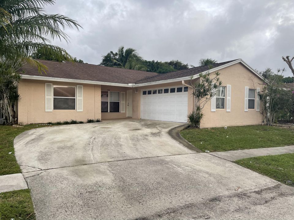 Recently Rented: $2,650 (3 beds, 2 baths, 1579 Square Feet)