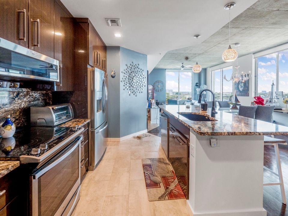 Recently Sold: $459,000 (2 beds, 2 baths, 1386 Square Feet)