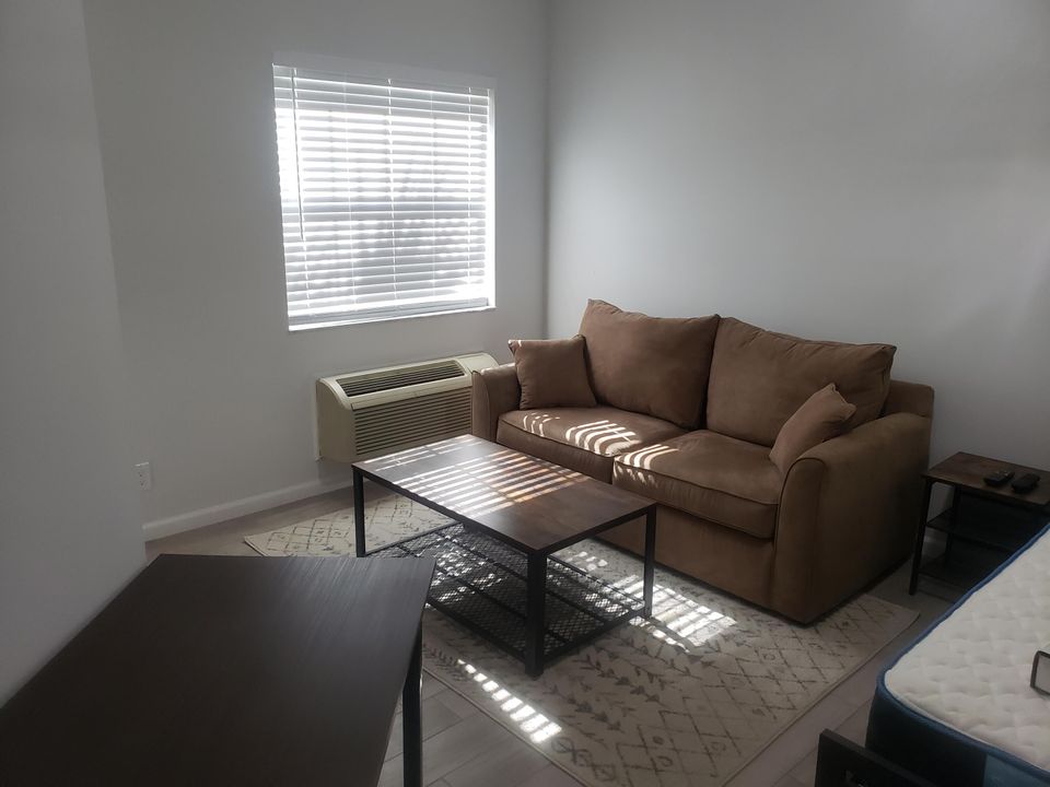 Recently Rented: $1,250 (1 beds, 1 baths, 400 Square Feet)