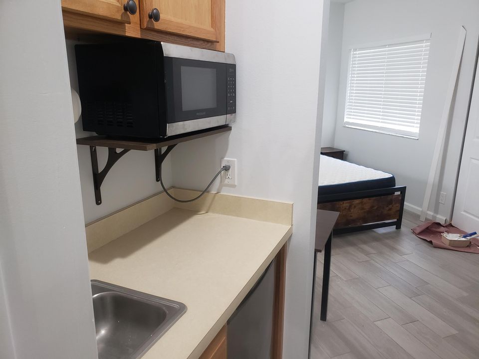 Recently Rented: $1,250 (1 beds, 1 baths, 400 Square Feet)