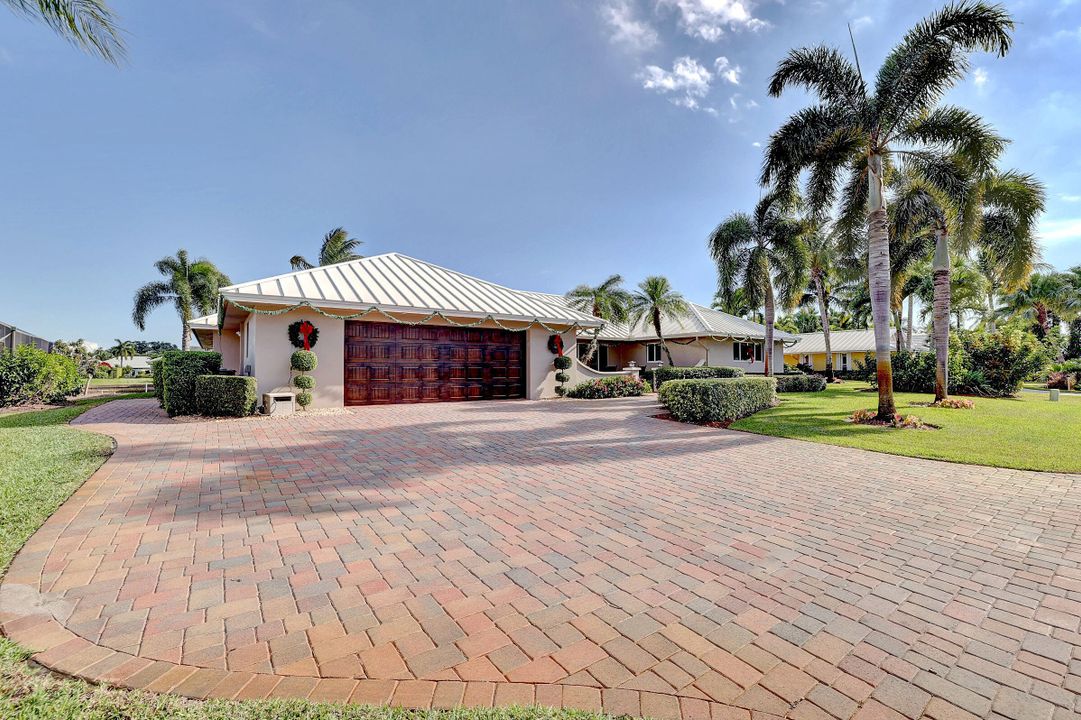 Recently Sold: $1,699,000 (3 beds, 3 baths, 2945 Square Feet)