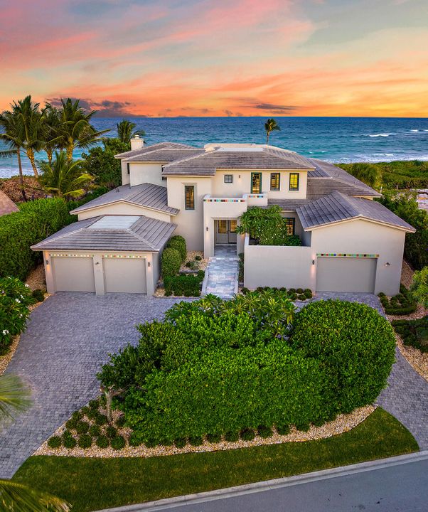 Recently Sold: $12,850,000 (5 beds, 5 baths, 6359 Square Feet)