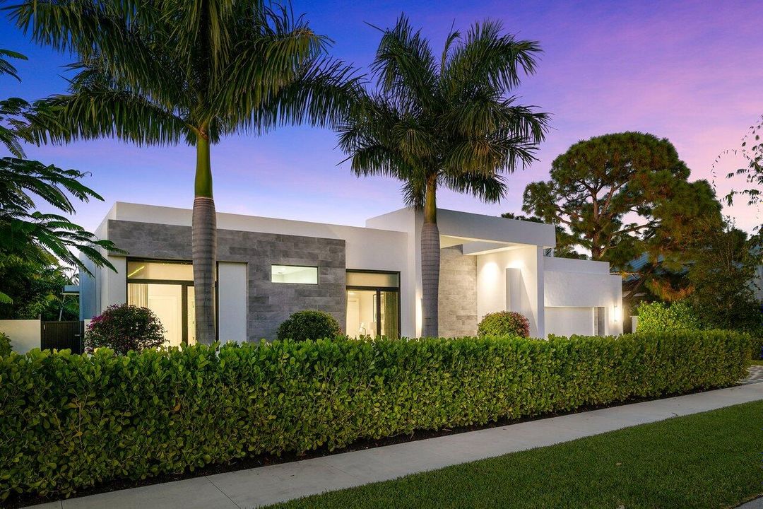 Recently Sold: $2,700,000 (4 beds, 3 baths, 3155 Square Feet)