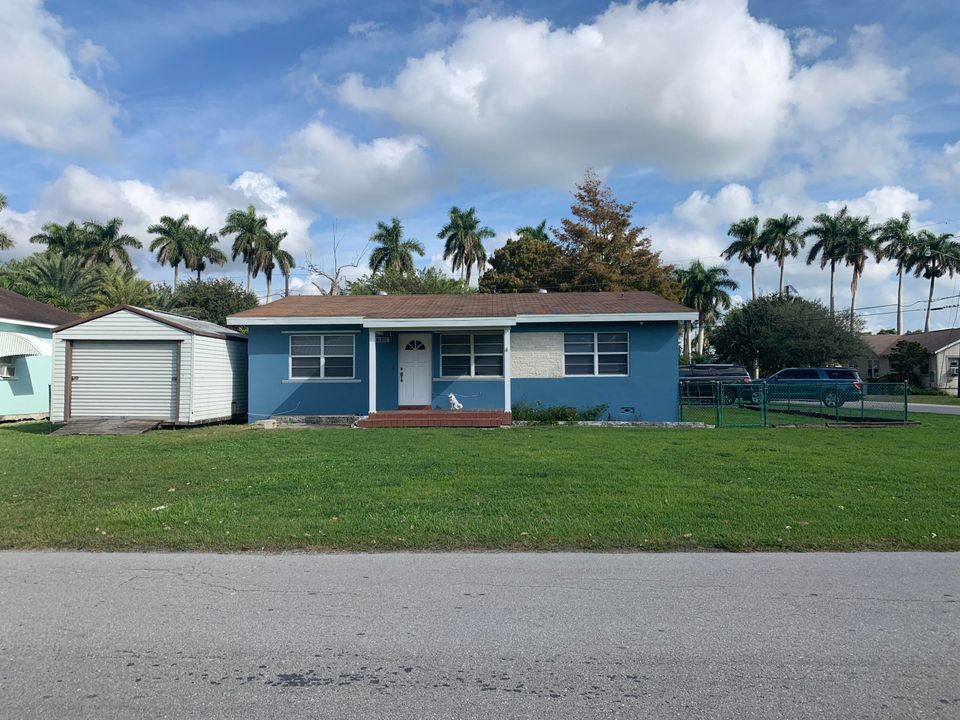 Recently Sold: $249,900 (3 beds, 2 baths, 2208 Square Feet)
