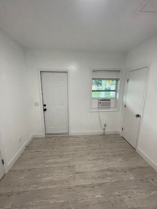 Recently Rented: $1,100 (1 beds, 1 baths, 325 Square Feet)