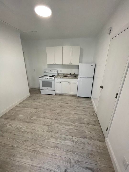 Recently Rented: $1,100 (1 beds, 1 baths, 325 Square Feet)