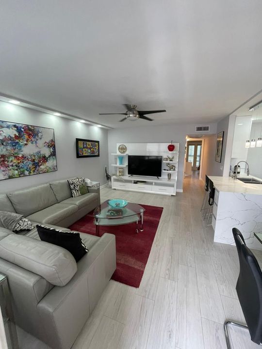 Recently Rented: $3,000 (2 beds, 2 baths, 841 Square Feet)