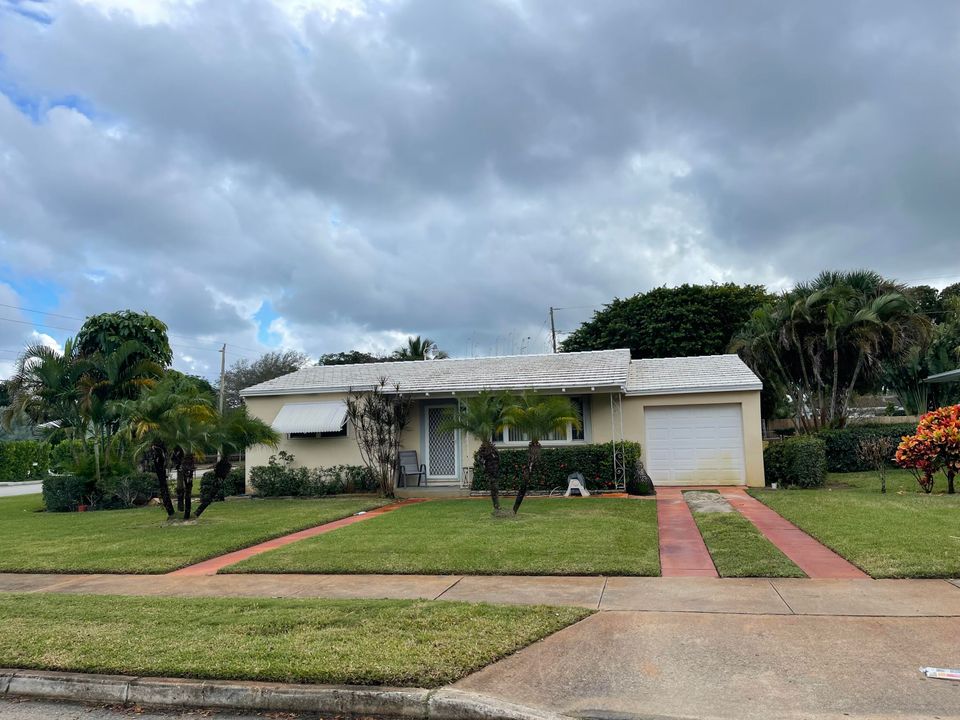 Recently Sold: $1,600,000 (2 beds, 1 baths, 835 Square Feet)