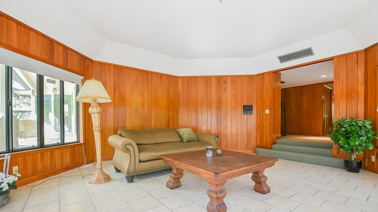 Vendido Recientemente: $1,600,000 (5 camas, 4 baños, 3833 Pies cuadrados)