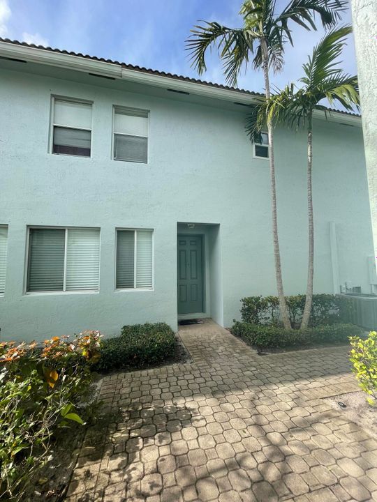 Recently Sold: $310,000 (3 beds, 2 baths, 1482 Square Feet)