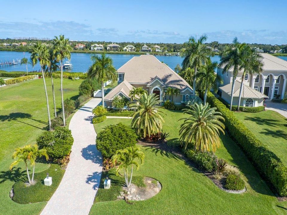 Recently Sold: $1,900,000 (4 beds, 3 baths, 3995 Square Feet)