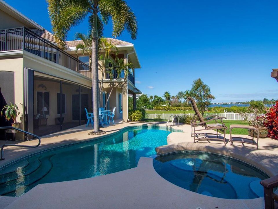 Recently Sold: $1,900,000 (4 beds, 3 baths, 3995 Square Feet)