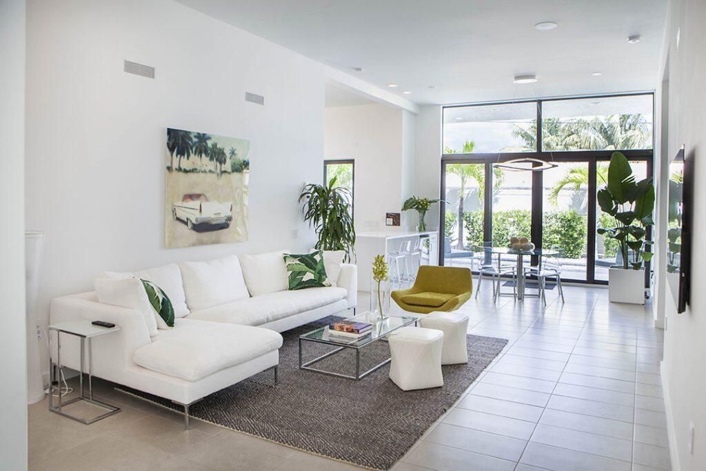 Recently Sold: $2,395,000 (3 beds, 2 baths, 1990 Square Feet)