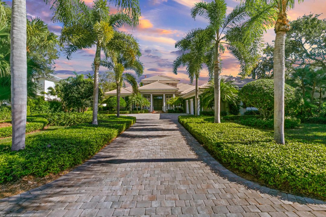 Recently Sold: $3,700,000 (4 beds, 5 baths, 4941 Square Feet)