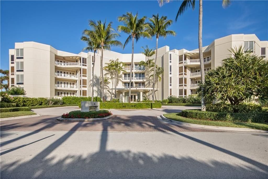 Recently Sold: $3,295,000 (3 beds, 3 baths, 3054 Square Feet)