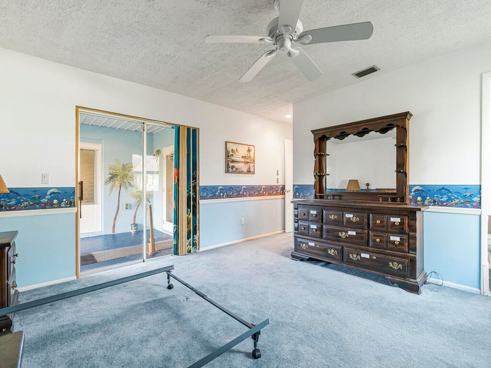 Recently Sold: $580,000 (2 beds, 2 baths, 1563 Square Feet)