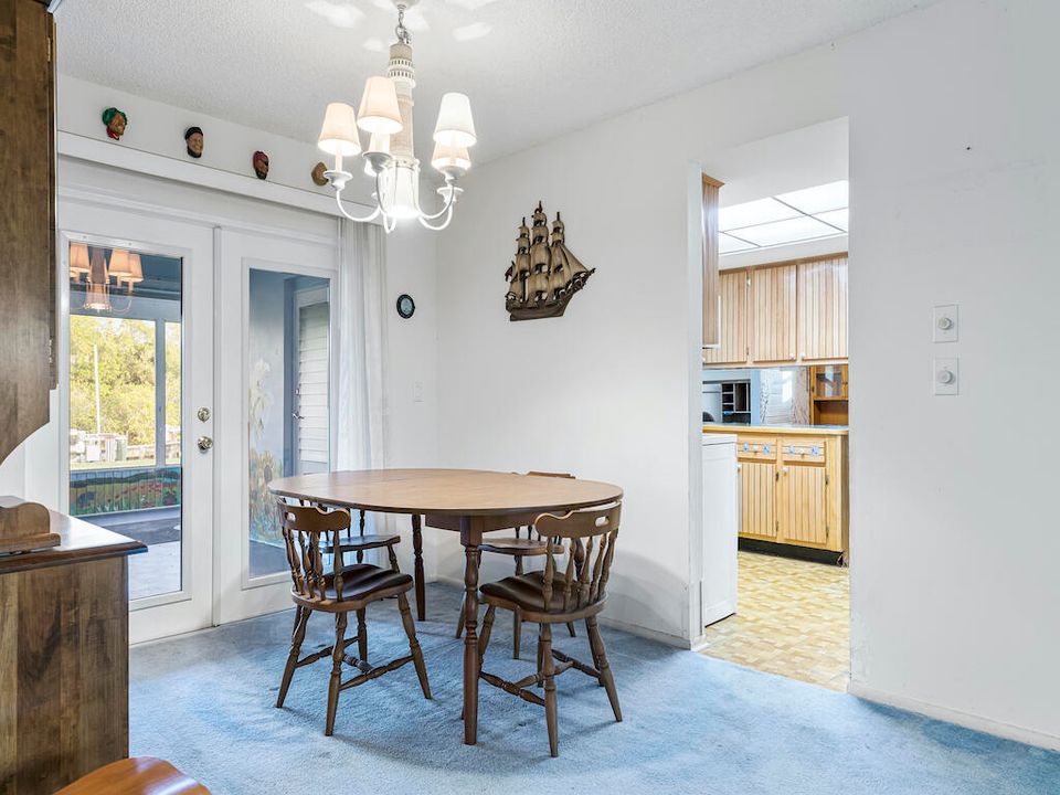 Recently Sold: $580,000 (2 beds, 2 baths, 1563 Square Feet)