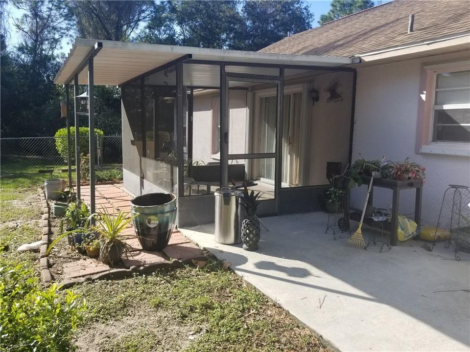 Recently Sold: $300,000 (3 beds, 2 baths, 1824 Square Feet)