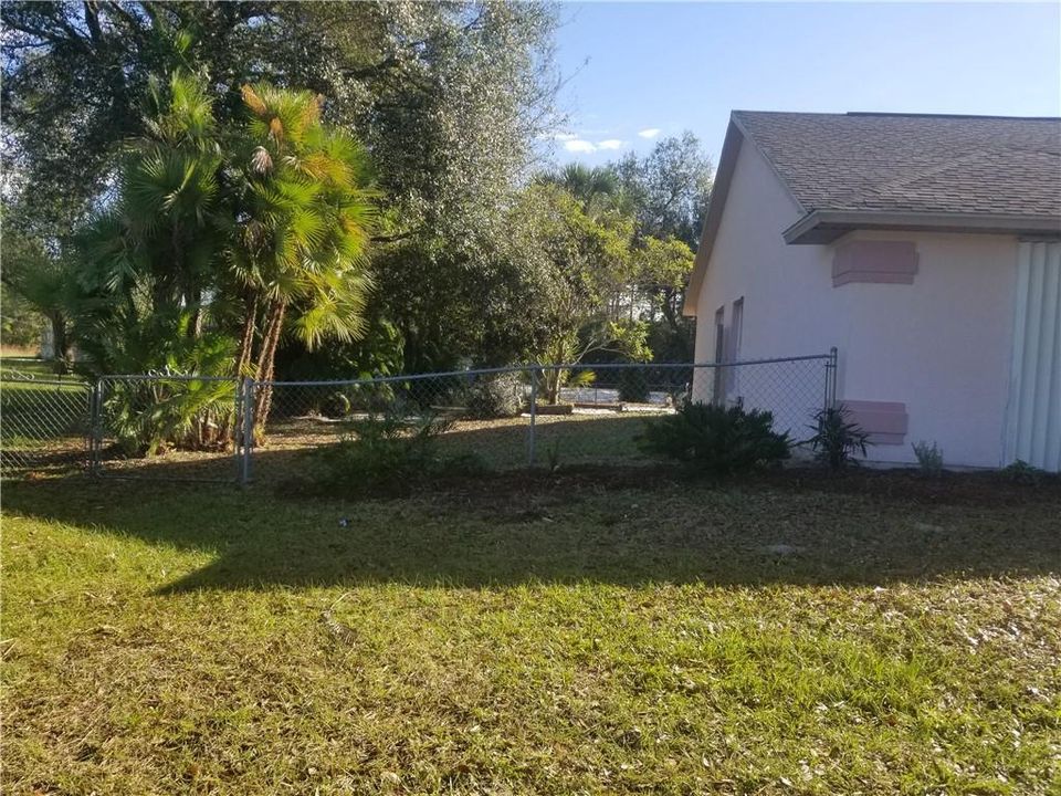 Recently Sold: $300,000 (3 beds, 2 baths, 1824 Square Feet)