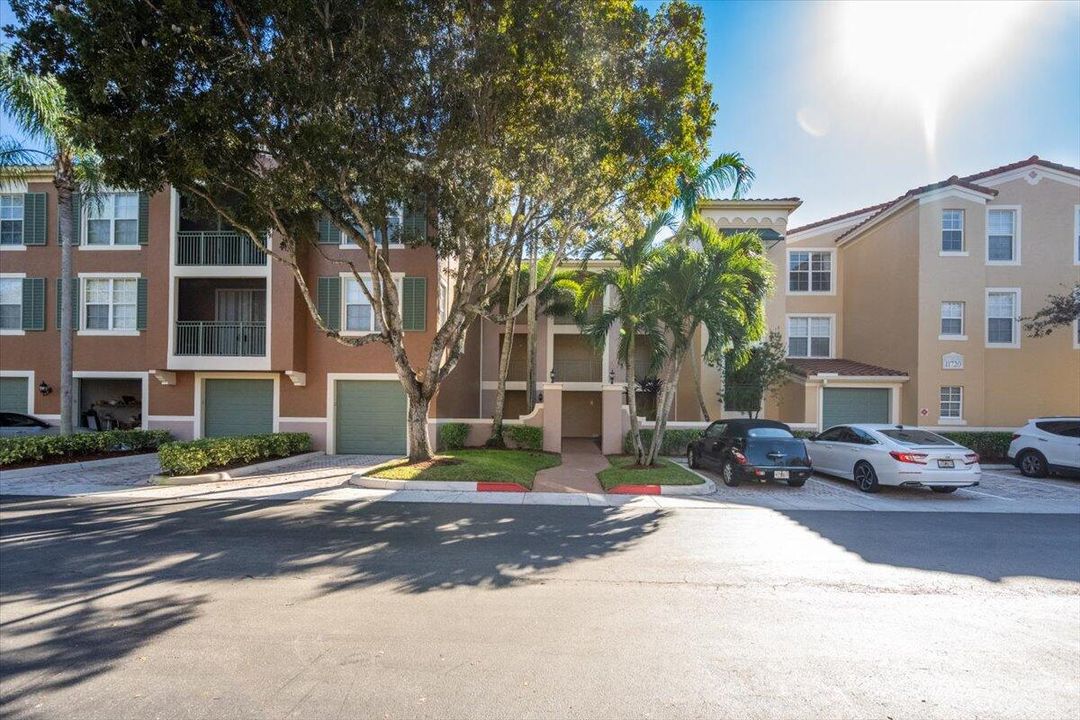 Active With Contract: $5,500 (2 beds, 2 baths, 1492 Square Feet)