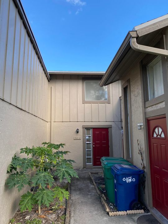 Active With Contract: $159,900 (2 beds, 1 baths, 944 Square Feet)