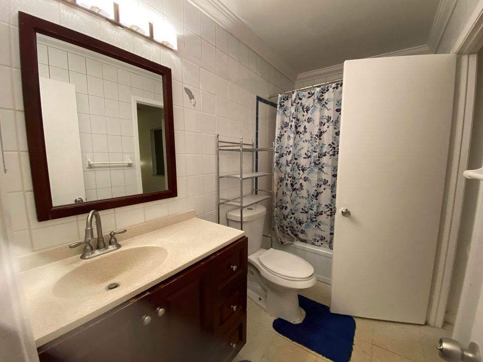 Active With Contract: $159,900 (2 beds, 1 baths, 944 Square Feet)