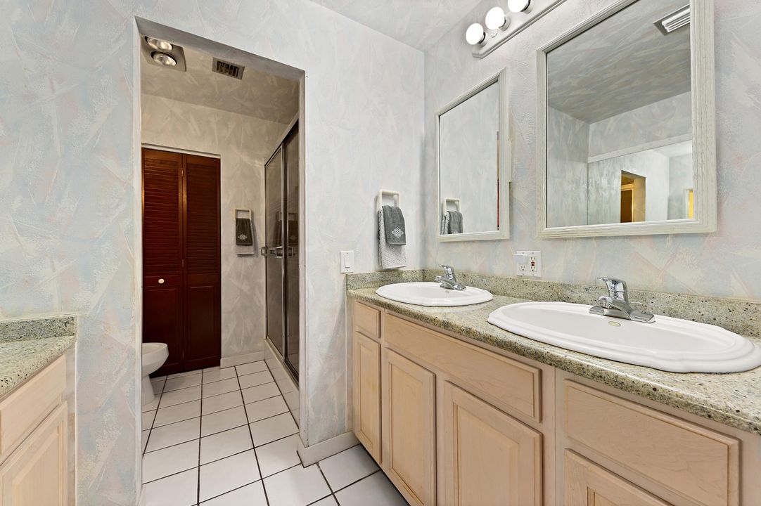 最近售出: $950,000 (4 贝兹, 2 浴室, 3398 平方英尺)