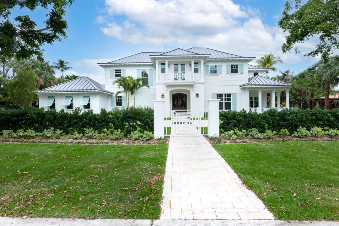 Recently Sold: $9,450,000 (5 beds, 6 baths, 6596 Square Feet)