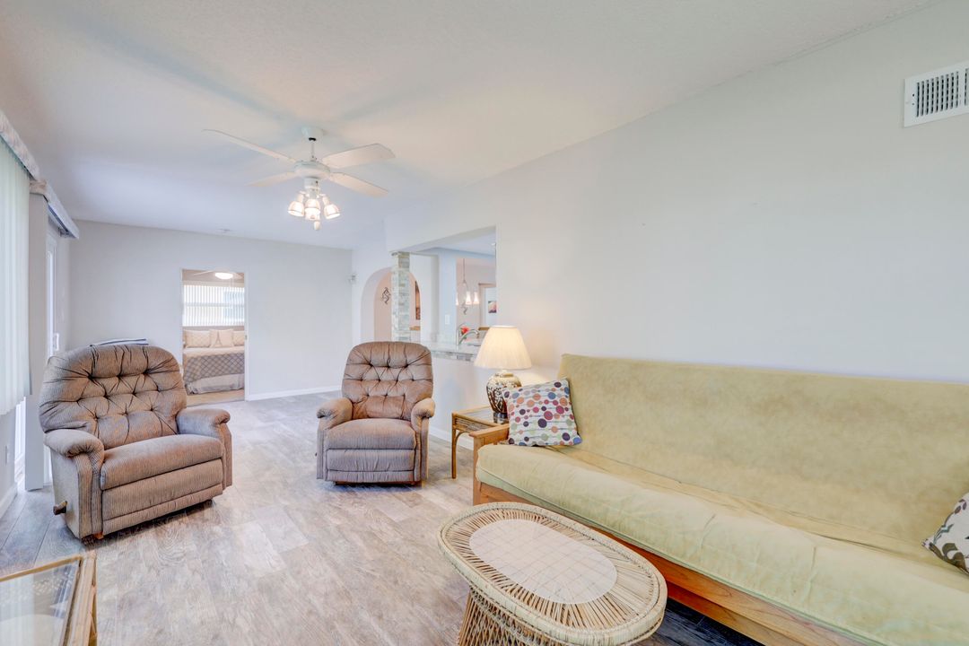 Recently Sold: $350,000 (2 beds, 2 baths, 1303 Square Feet)