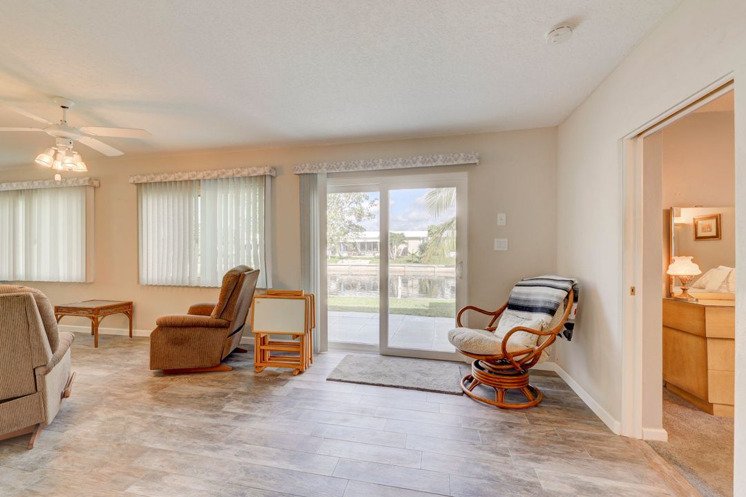 Recently Sold: $350,000 (2 beds, 2 baths, 1303 Square Feet)