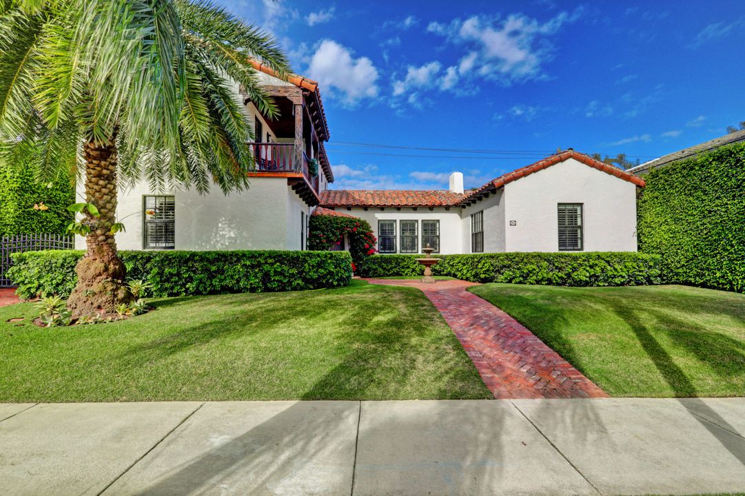 Recently Sold: $3,899,000 (4 beds, 3 baths, 2352 Square Feet)