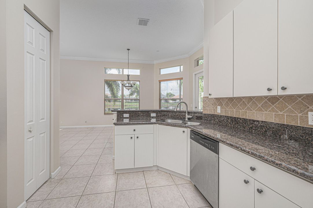 Active With Contract: $2,800 (3 beds, 2 baths, 2364 Square Feet)