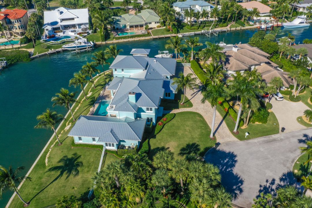 Recently Sold: $6,350,000 (5 beds, 4 baths, 6516 Square Feet)