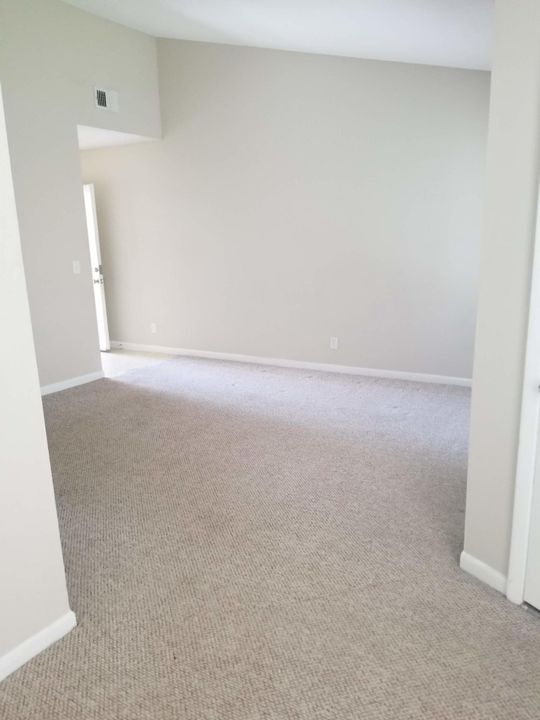 Recently Rented: $1,400 (1 beds, 1 baths, 768 Square Feet)