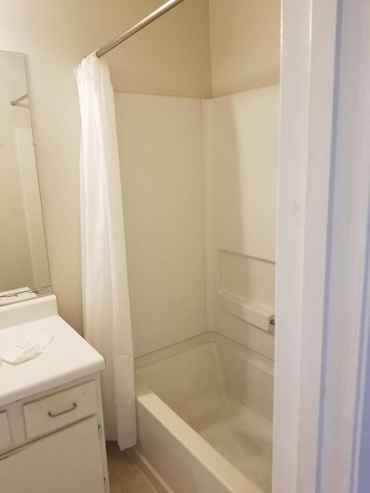 Недавно арендовано: $1,400 (1 спален, 1 ванн, 768 Квадратных фут)