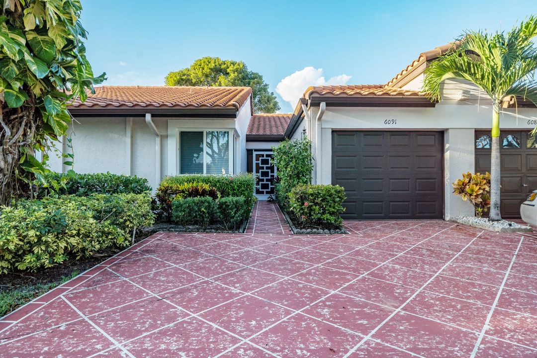 Recently Sold: $273,000 (2 beds, 2 baths, 1311 Square Feet)