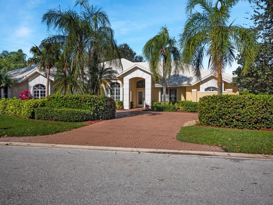 Recently Sold: $1,250,000 (4 beds, 3 baths, 3297 Square Feet)