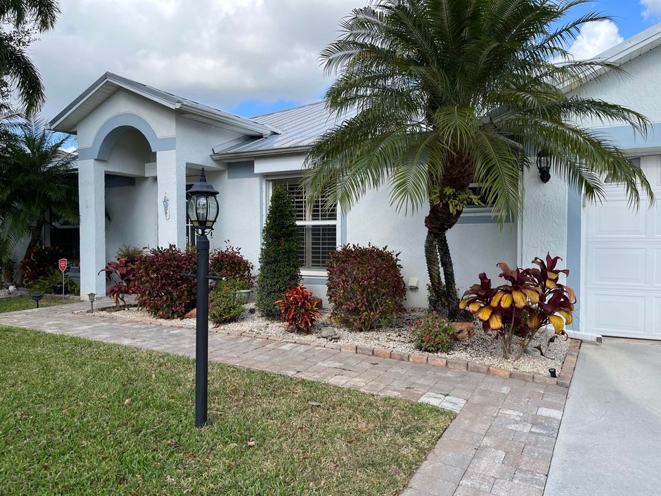 Active With Contract: $2,800 (3 beds, 2 baths, 2040 Square Feet)