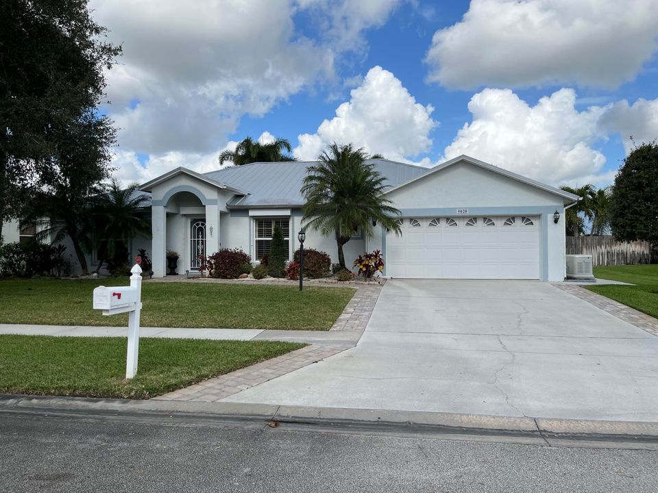 Active With Contract: $2,800 (3 beds, 2 baths, 2040 Square Feet)