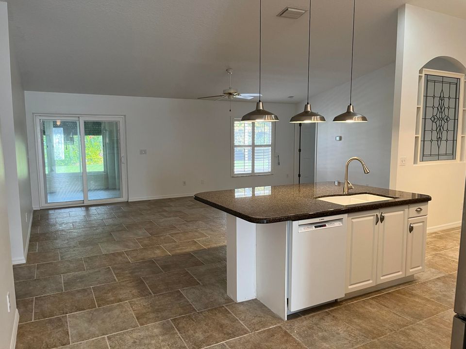 Active With Contract: $2,800 (3 beds, 2 baths, 2040 Square Feet)