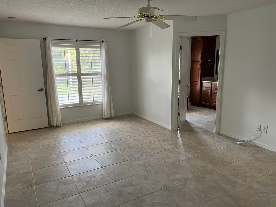 Active With Contract: $2,800 (3 beds, 2 baths, 2040 Square Feet)