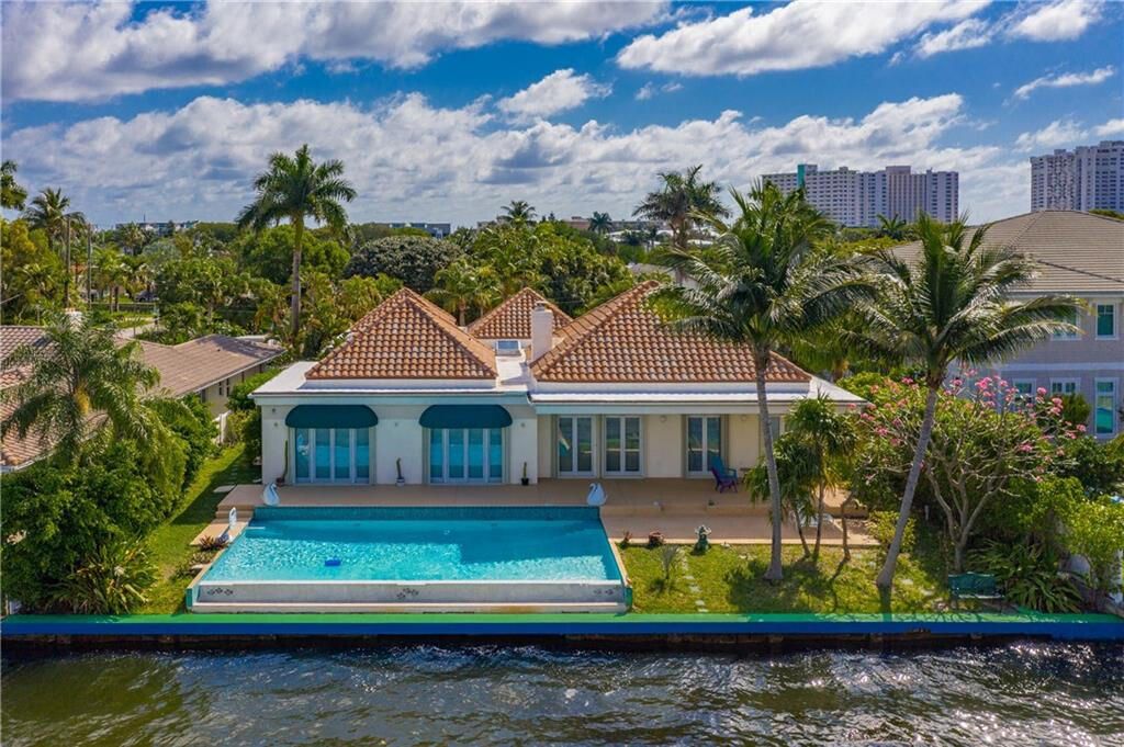 Recently Sold: $3,800,000 (3 beds, 3 baths, 4545 Square Feet)