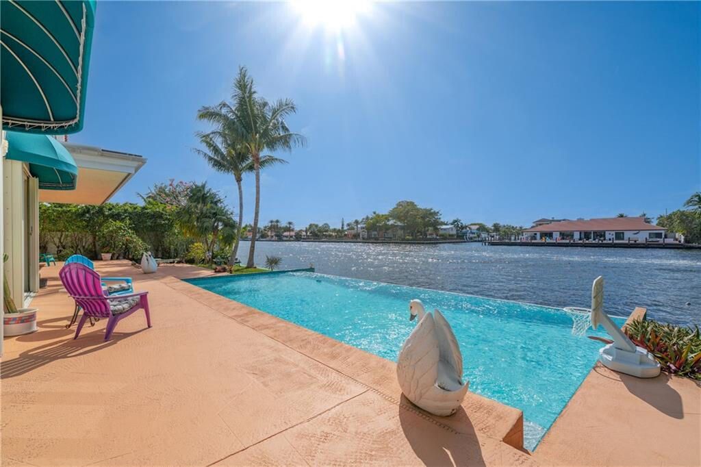 Recently Sold: $3,800,000 (3 beds, 3 baths, 4545 Square Feet)
